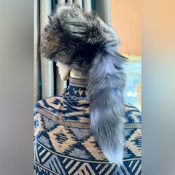 Genuine Dyed Silver Fox Real Fur Trapper Hat Ushanka Fur Hat - Unisex - Picture 4 of 10